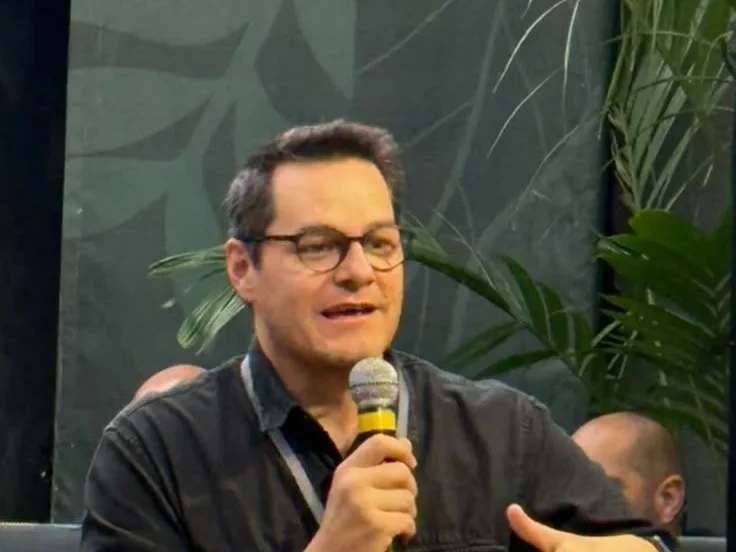 Alexandre Passarelli falando no painel do HeadOffice Day