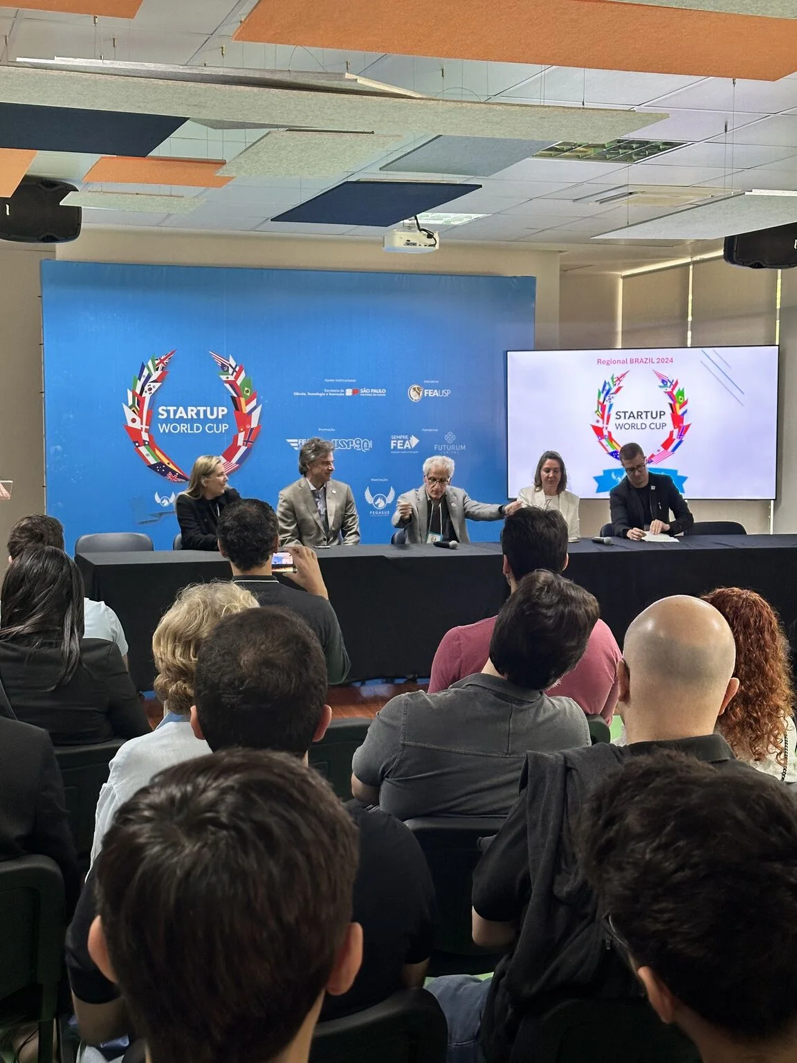 Painel durante encontro sobre expansão e empreendedorismo