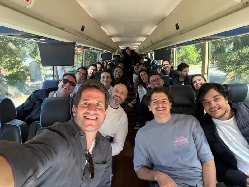 Alexandre Passarelli com colegas da turma da Link School